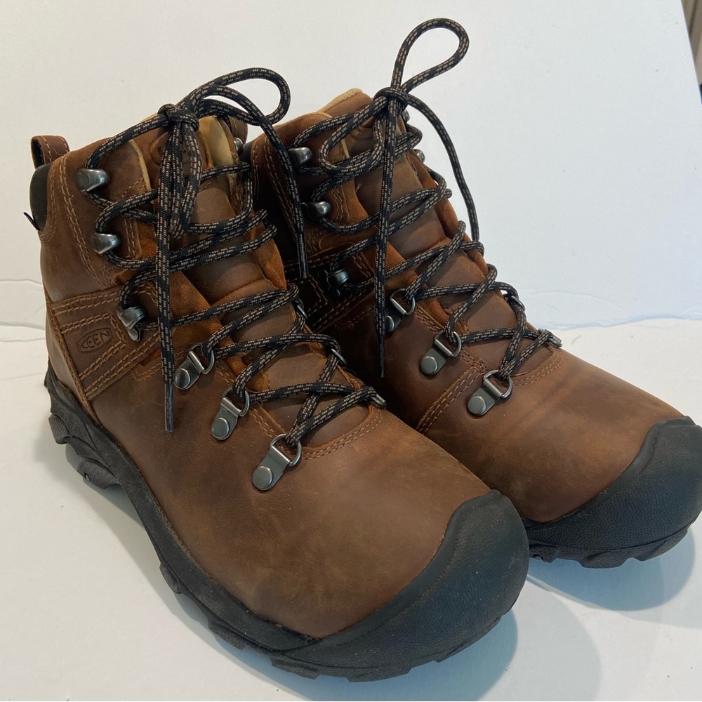 Keen Women's Waterproof Hiking Boot. New! Never Worn. 7.5